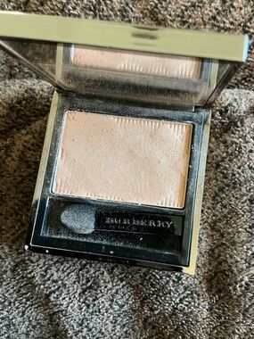 Burberry Porcelain sheer eyeshadow No. 03 eye enhancer Made in Italy metal case